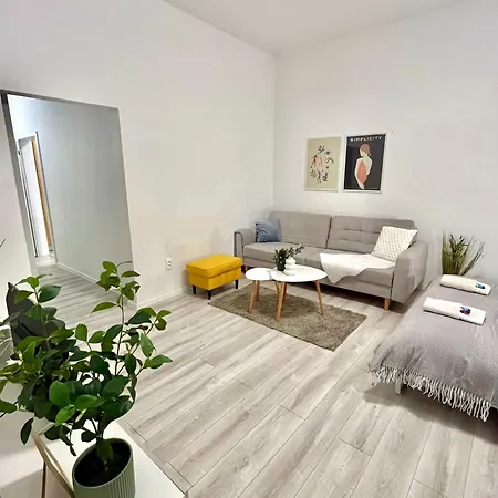 Robin - Old Town Apartament *